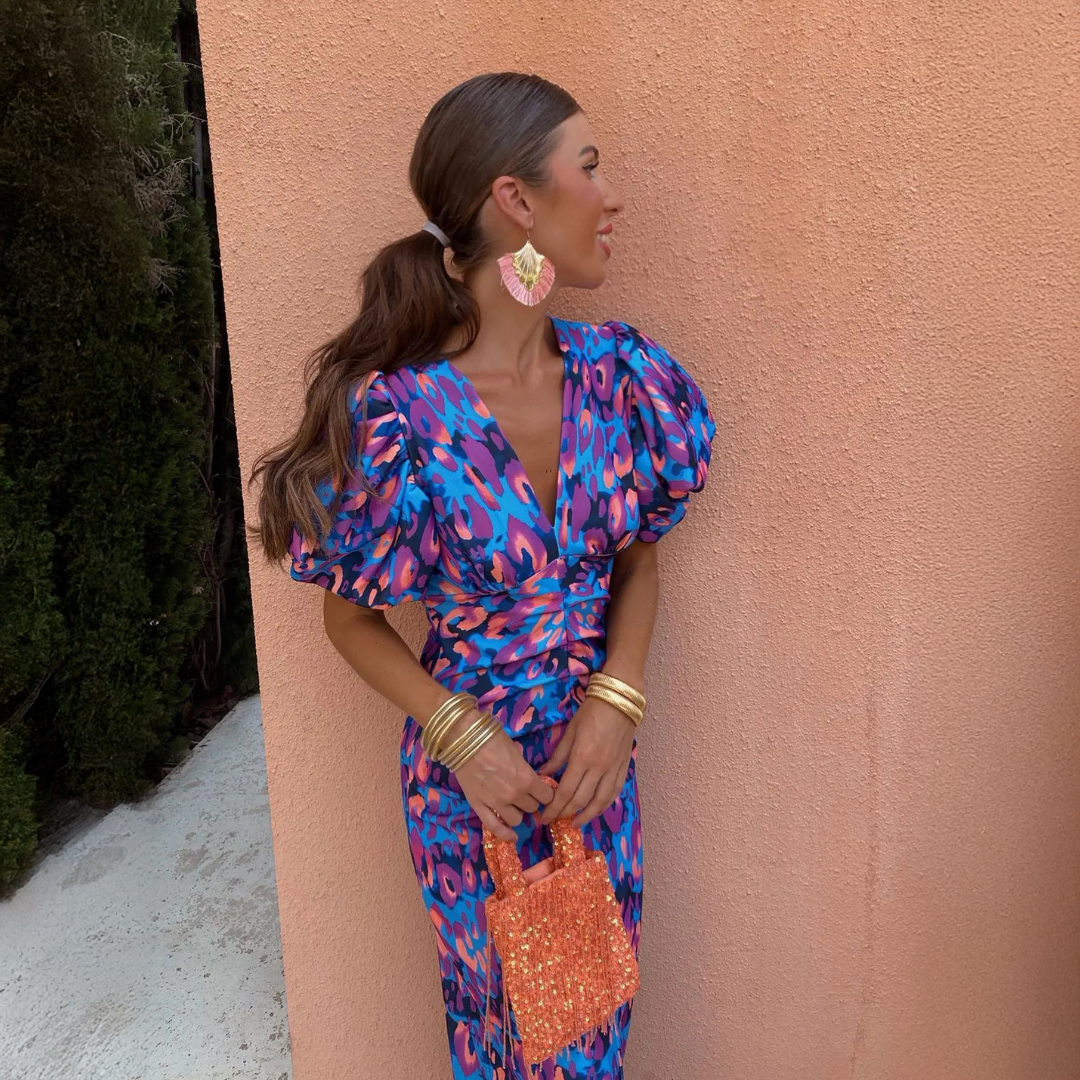 Aletta's Voluminous Sleeve Dress with Tailored Fit and Elegant Design