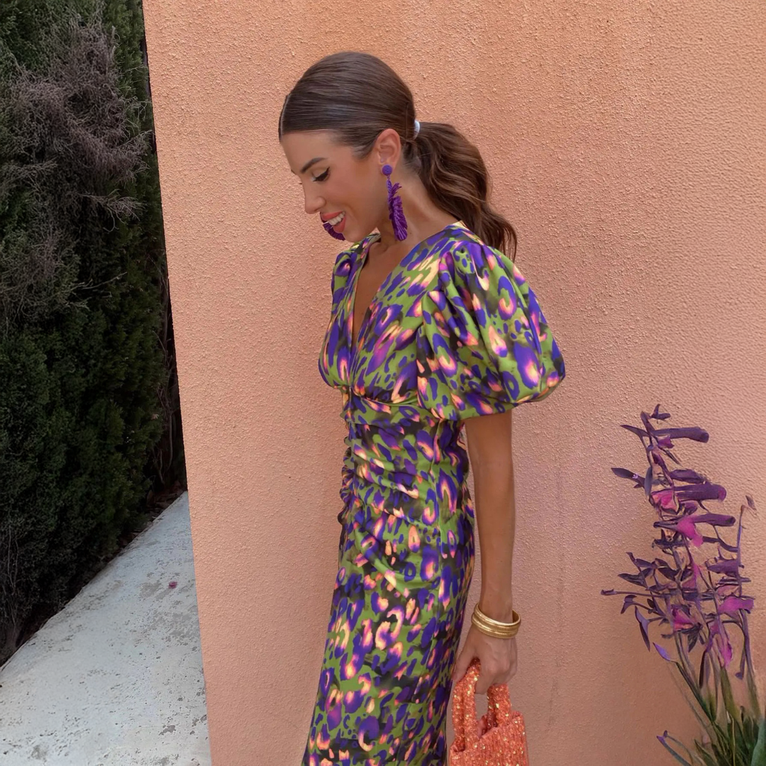 Aletta's Voluminous Sleeve Dress with Tailored Fit and Elegant Design
