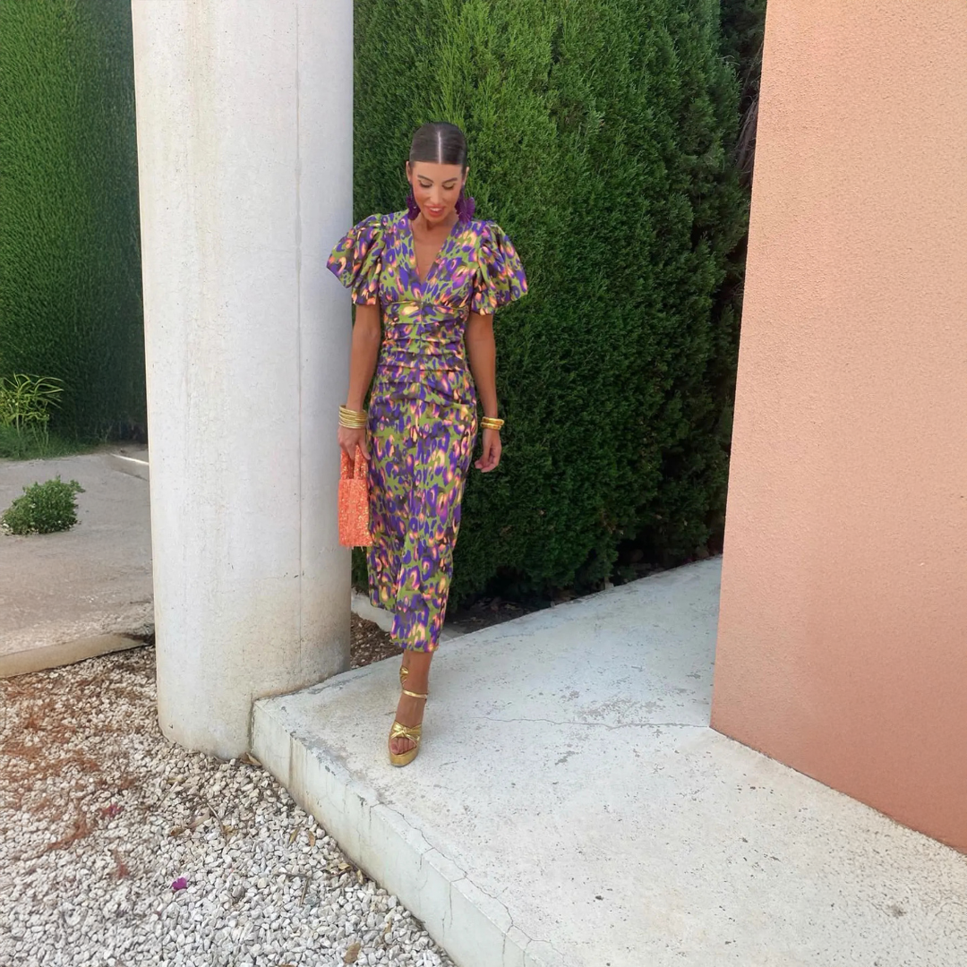 Aletta's Voluminous Sleeve Dress with Tailored Fit and Elegant Design