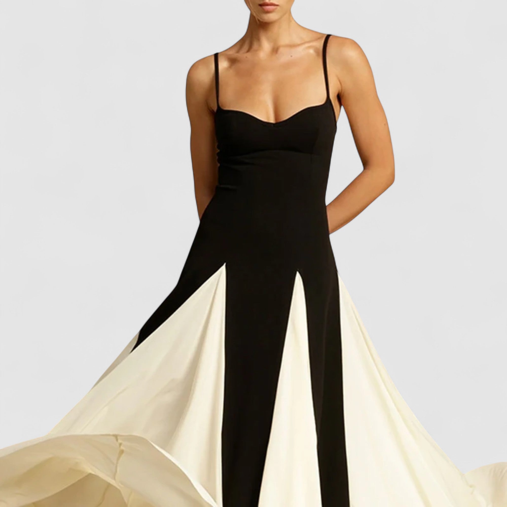 Ivy’s Maxi Dress with Elegant Contrast and Adjustable Straps