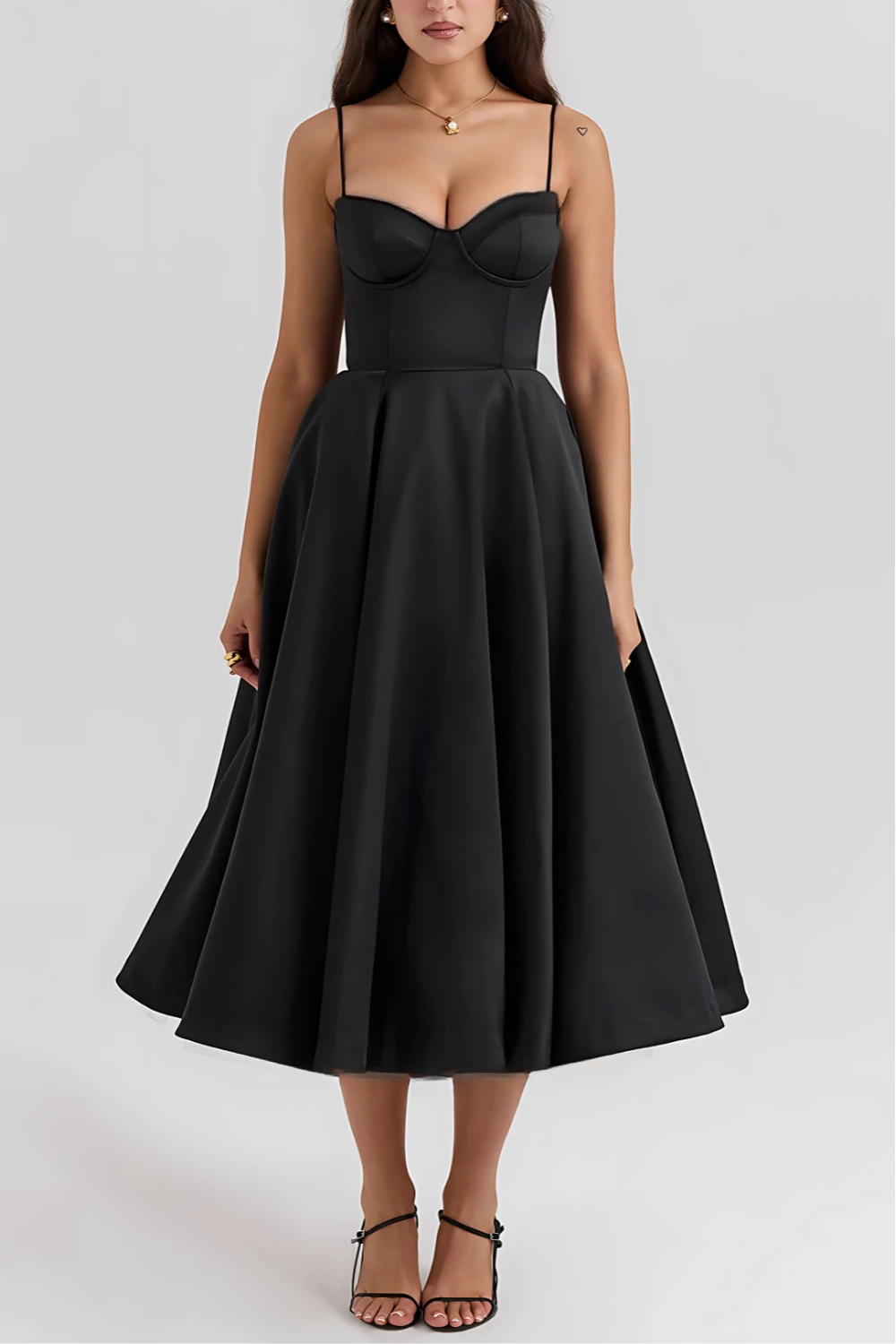 Viveca's Cocktail Dress with Fitted Bodice and Voluminous Tulle Skirt