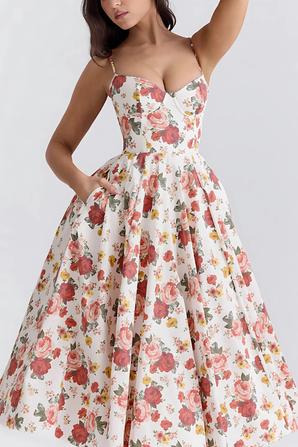 Viveca's Cocktail Dress with Fitted Bodice and Voluminous Tulle Skirt