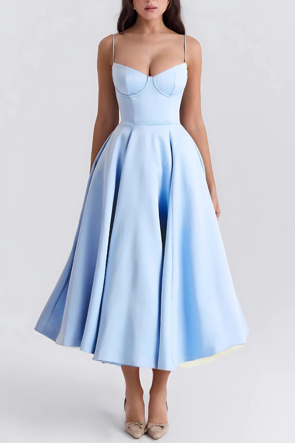 Viveca's Cocktail Dress with Fitted Bodice and Voluminous Tulle Skirt