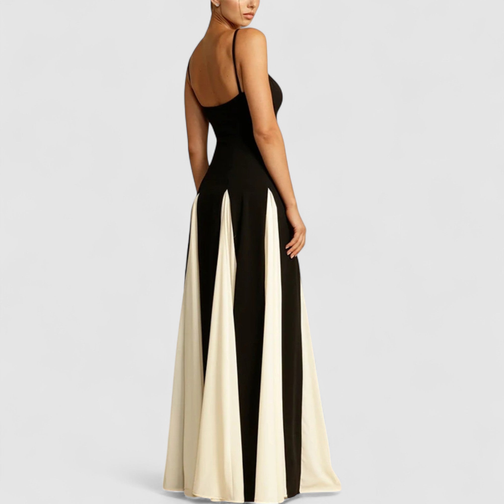 Ivy’s Maxi Dress with Elegant Contrast and Adjustable Straps