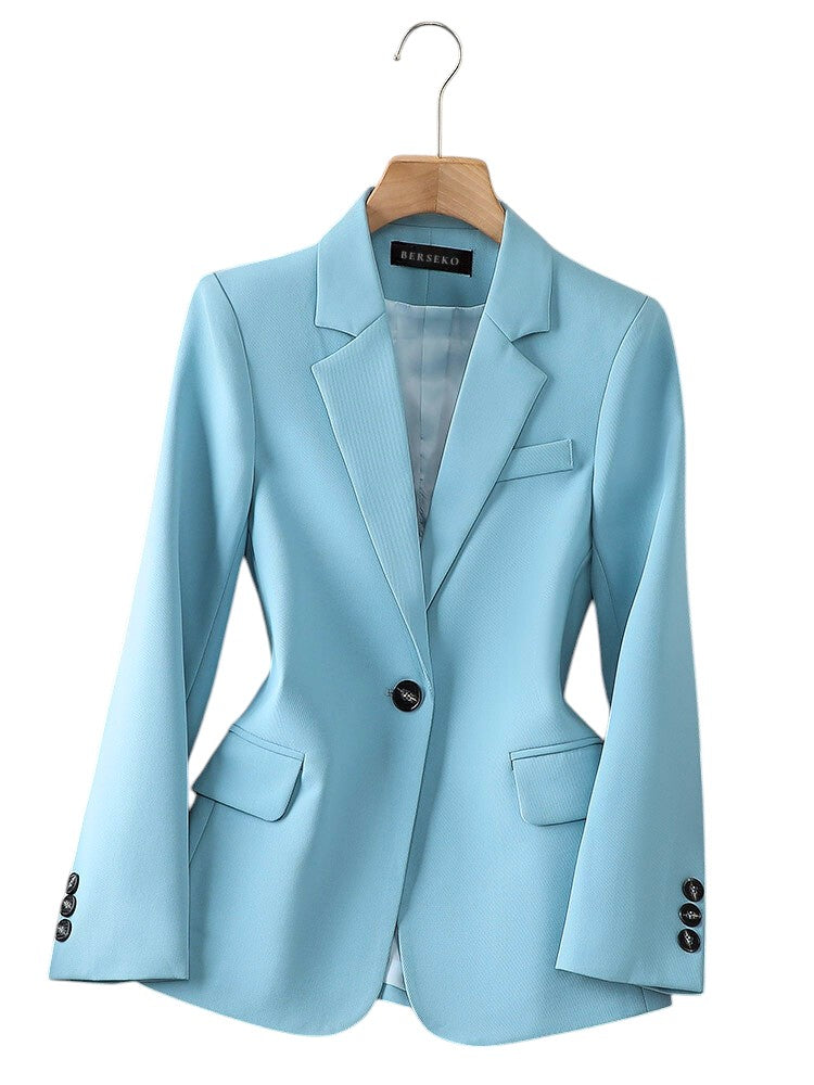 Susanne's Fitted Blazer with Notched Lapel and Button Detail