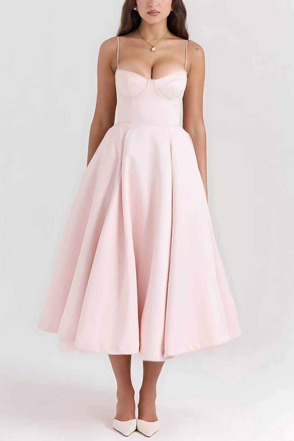 Viveca's Cocktail Dress with Fitted Bodice and Voluminous Tulle Skirt